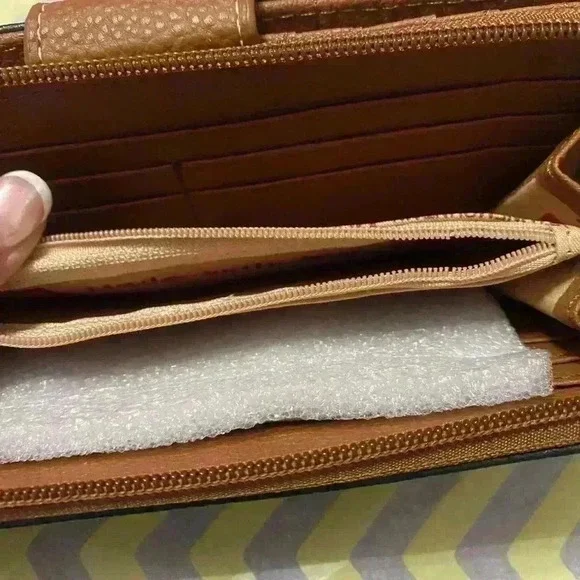 Stone Mountain Women's Cornwall Wallet NWT - Picture 4 of 6